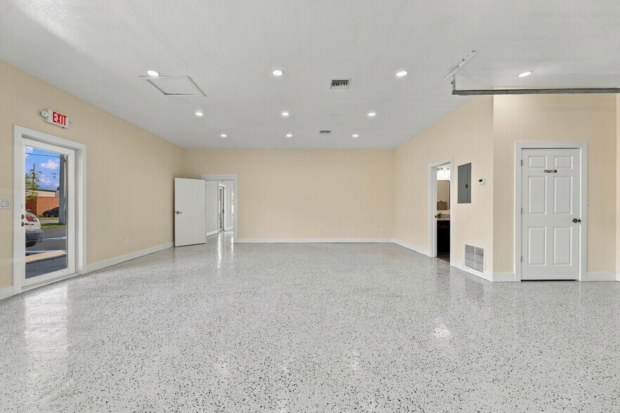 More Photos Of 1228 S Hopkins Ave, Titusville Office For Sale