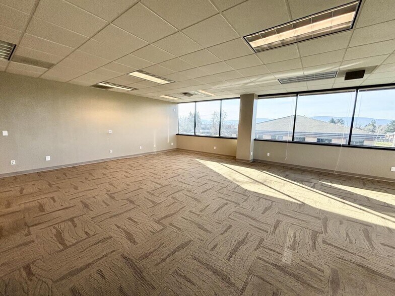 More Photos Of 1555 E McAndrews Rd, Medford Medical For Lease