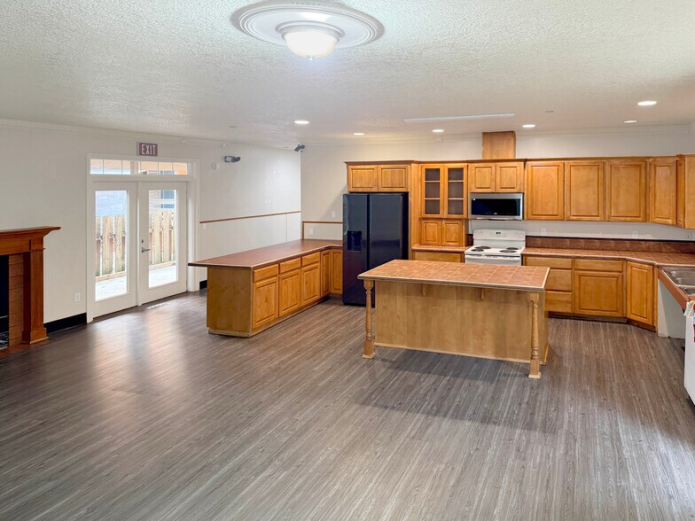 More Photos Of 8041-8045 E Burnside St, Portland Rehabilitation Center For Sale