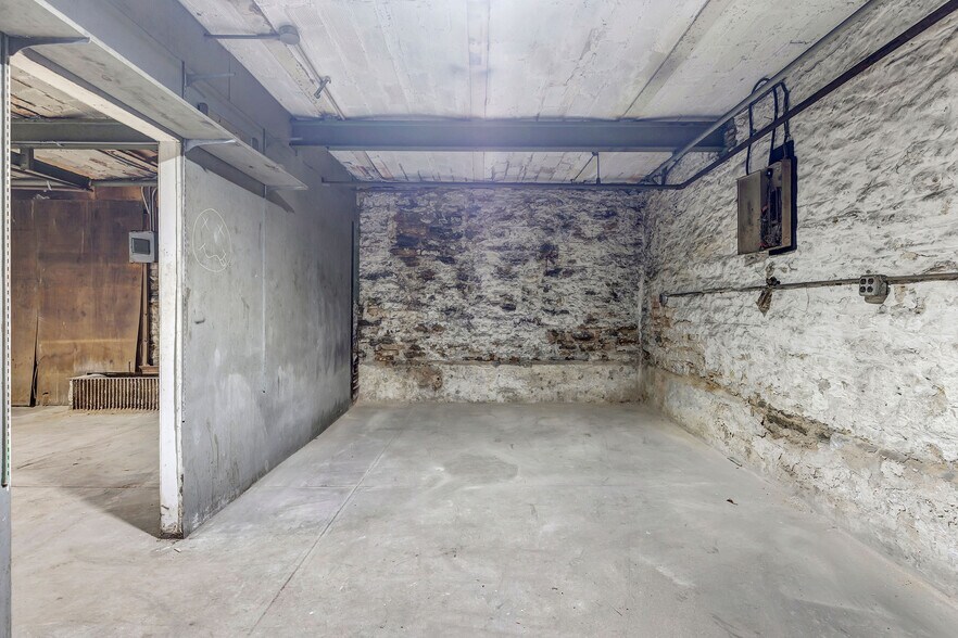 More Photos Of 122 E Liberty St, Cincinnati Warehouse For Lease