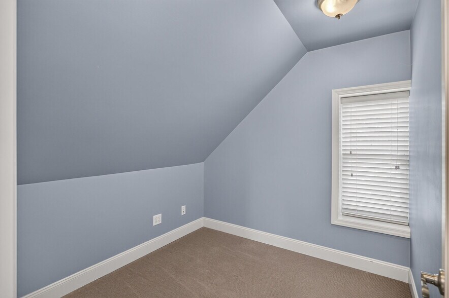 More Photos Of 330 Mahoning St, Milton Office For Sale