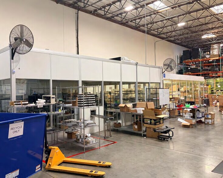 More Photos Of 2025-2027 Long Beach Ave, Los Angeles Warehouse For Lease