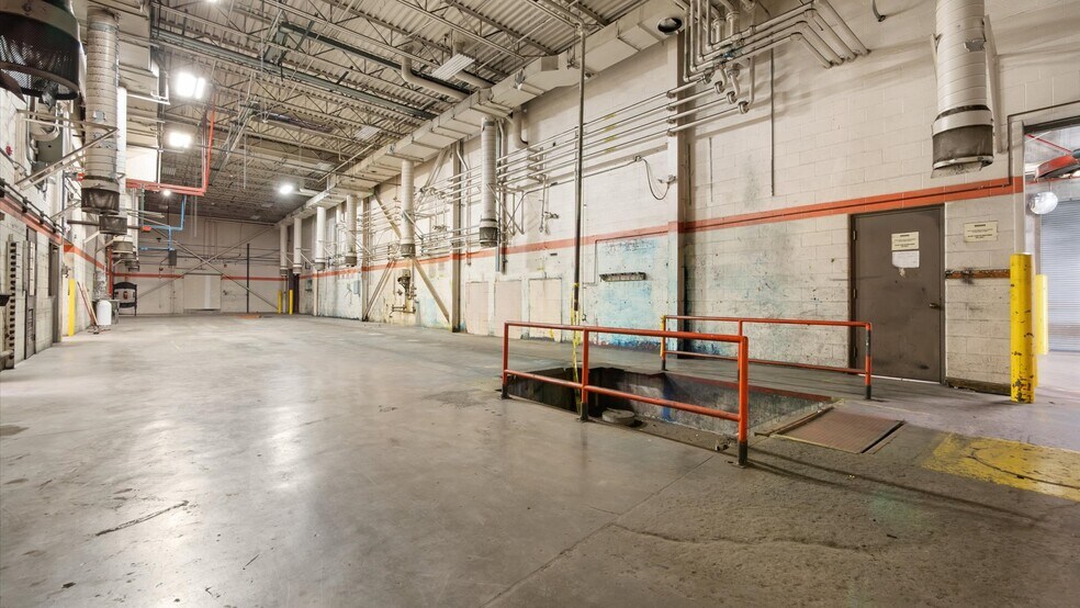 More Photos Of 22 N 1st St, Newark Light Distribution For Lease