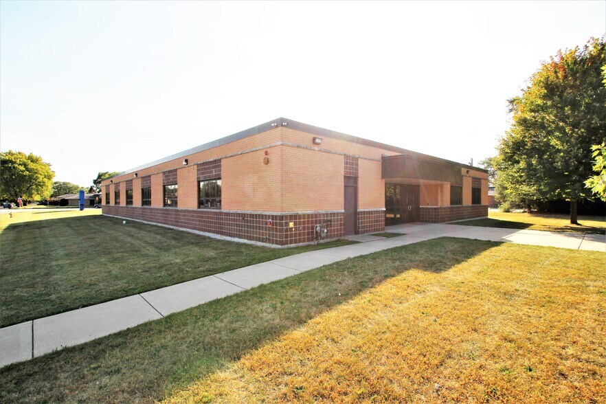 More Photos Of 14240 Dante Ave, Dolton Loft Creative Space For Lease