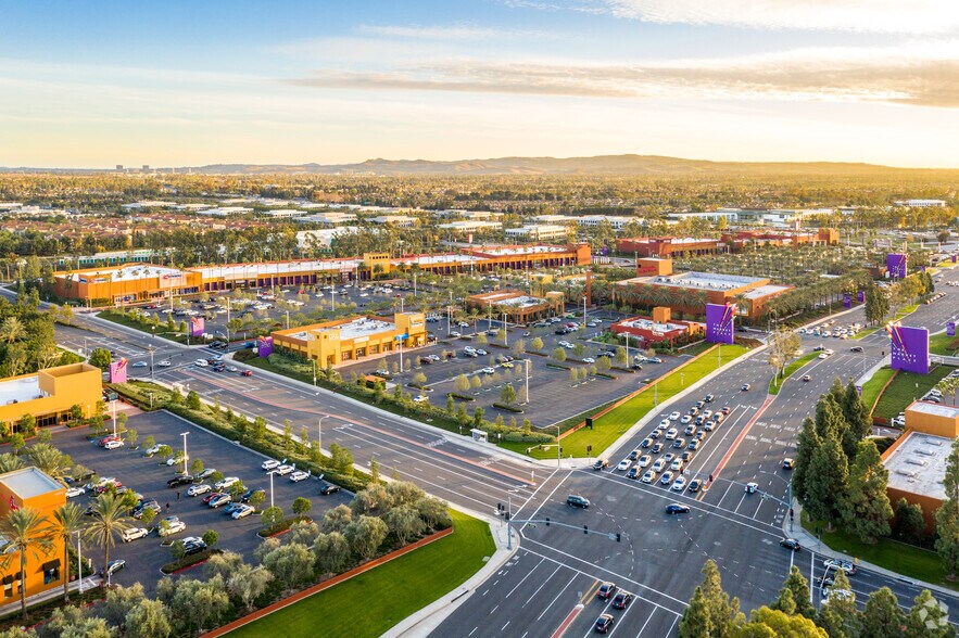 More Photos Of 2915-3011 El Camino Real, Tustin Unknown For Lease