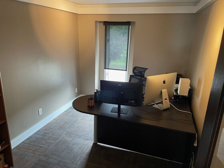 More Photos Of 7925 Burch Park Dr, Evansville Office For Sale