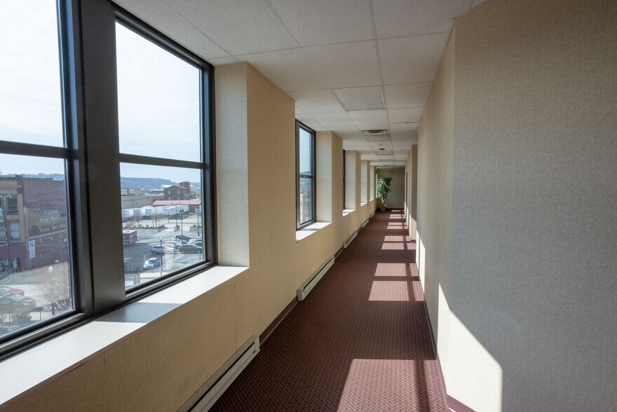 More Photos Of 253 E Washington St, New Castle Office For Lease