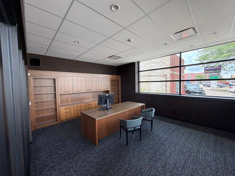 More Photos Of 101 W Capitol Dr, Milwaukee Warehouse For Sale