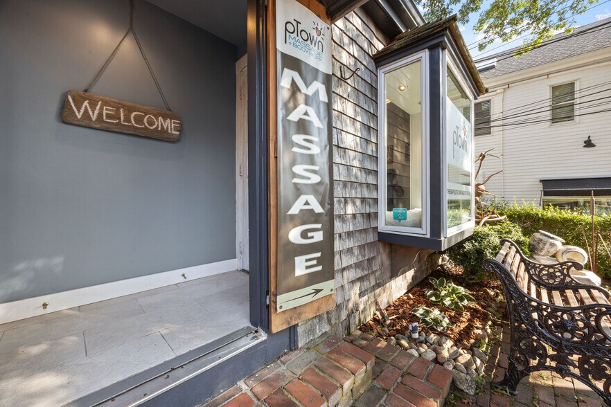 More Photos Of 182 Commercial St, Provincetown Storefront For Sale