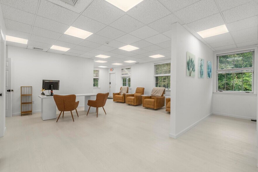 More Photos Of 276 Main St, Farmington Medical For Lease