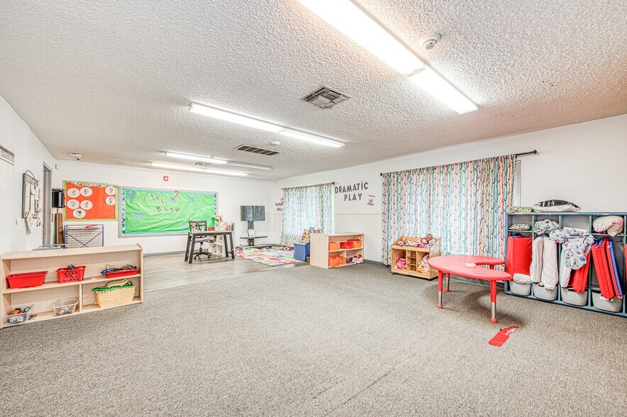 More Photos Of 3311-3315 E Sierra Madre Ave, Fresno Daycare Center For Sale