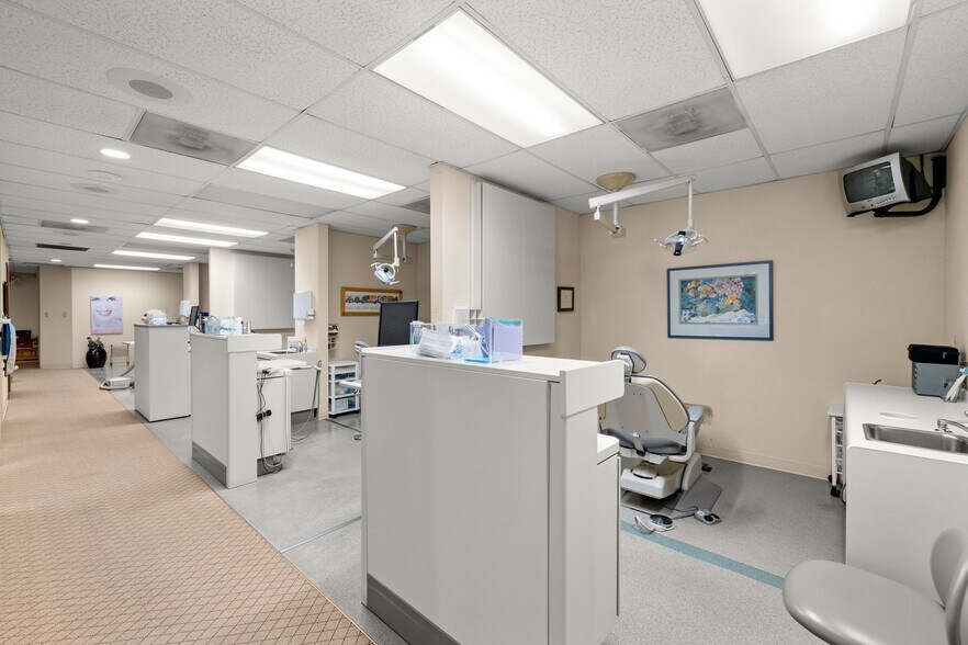 More Photos Of 4400 SW 110th Ave, Beaverton Medical For Sale