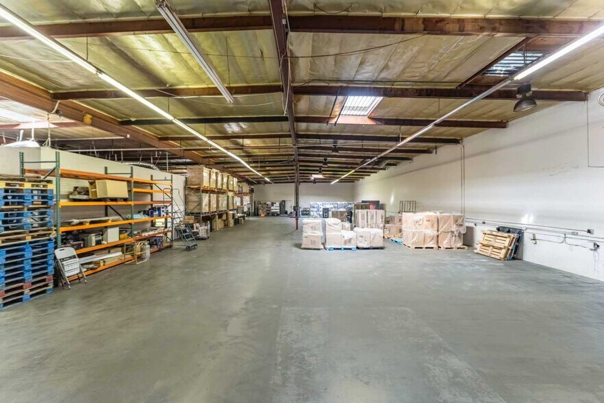More Photos Of 215 W 134th St, Los Angeles Warehouse For Lease