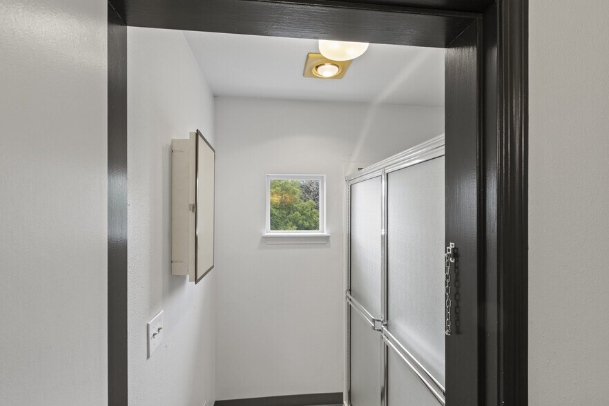 More Photos Of 457 SW 6th St, Redmond Apartments For Sale