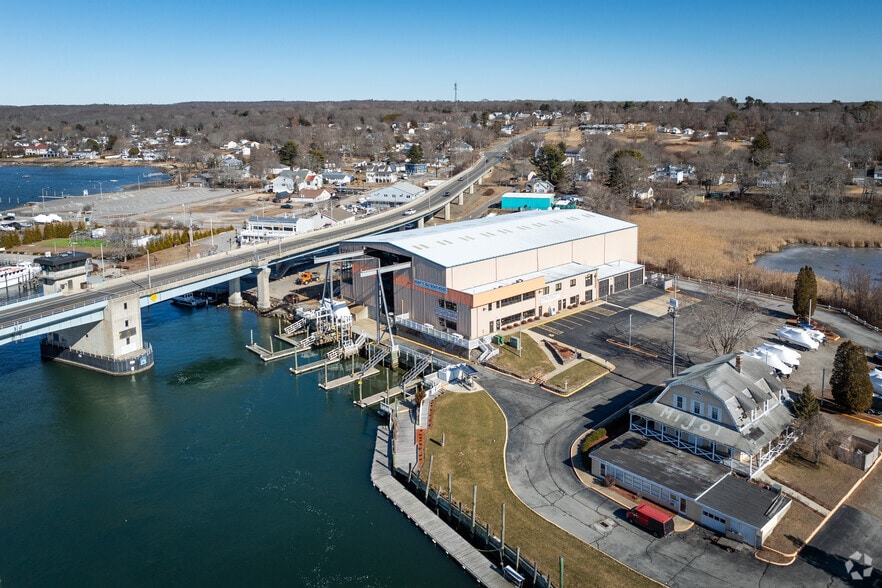 More Photos Of 8 River St, Waterford Marina For Sale