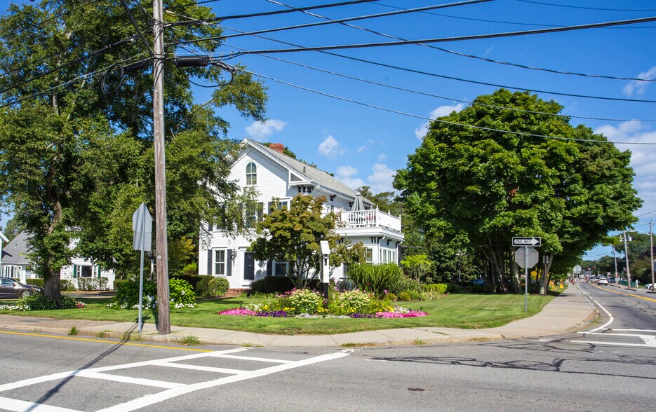More Photos Of 336 South St, Hyannis Office For Sale