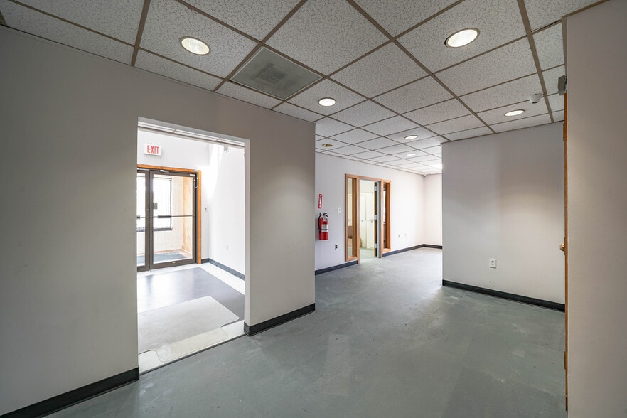 More Photos Of 8023 Malcolm Rd, Clinton Medical For Lease