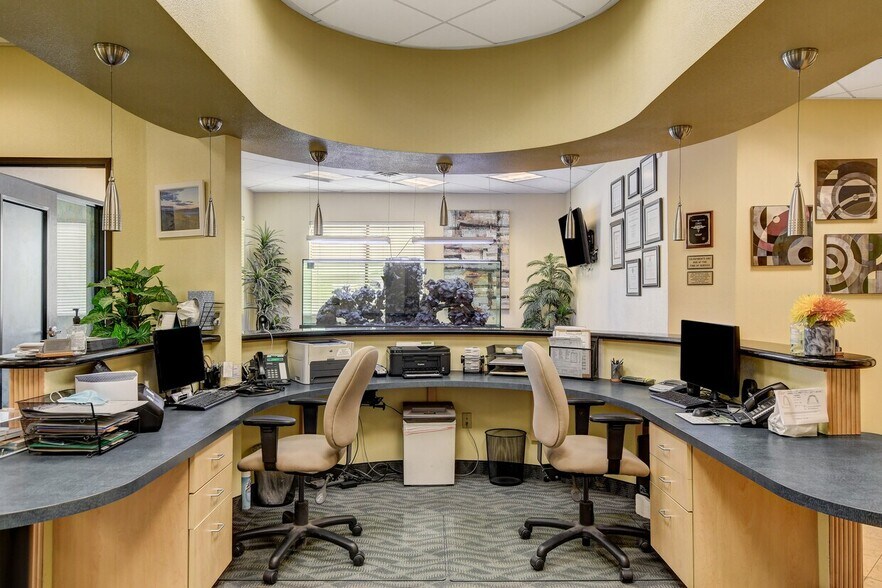 More Photos Of 8867 W Flamingo Rd, Las Vegas Office For Sale
