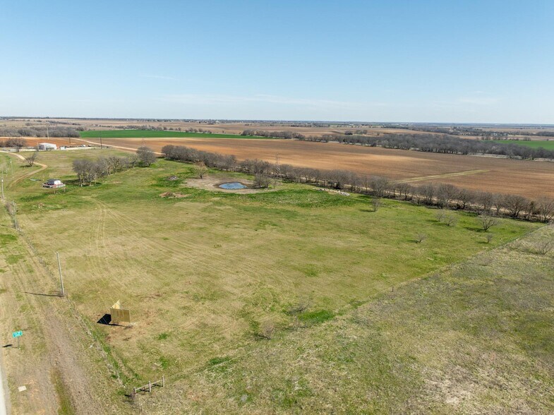 More Photos Of TBD I-35, Abbott Land For Sale