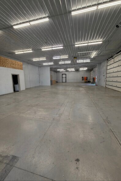 More Photos Of W5037 Amy Ave, Kaukauna Service For Lease