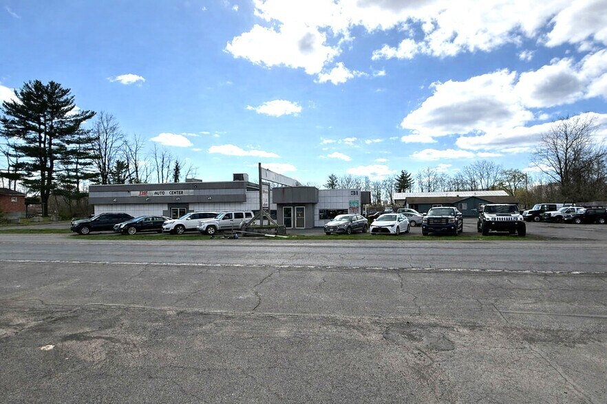 More Photos Of 31 US Route 11, Central Square Auto Dealership For Lease