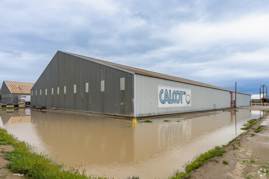 More Photos Of 1900 E Brundage Ln, Bakersfield Warehouse For Lease