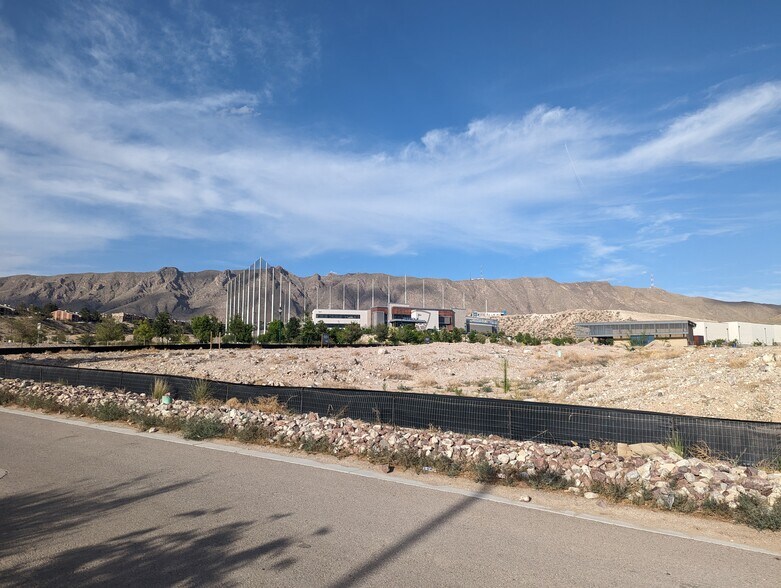 More Photos Of 400-420 Vin Rambla, El Paso Land For Sale