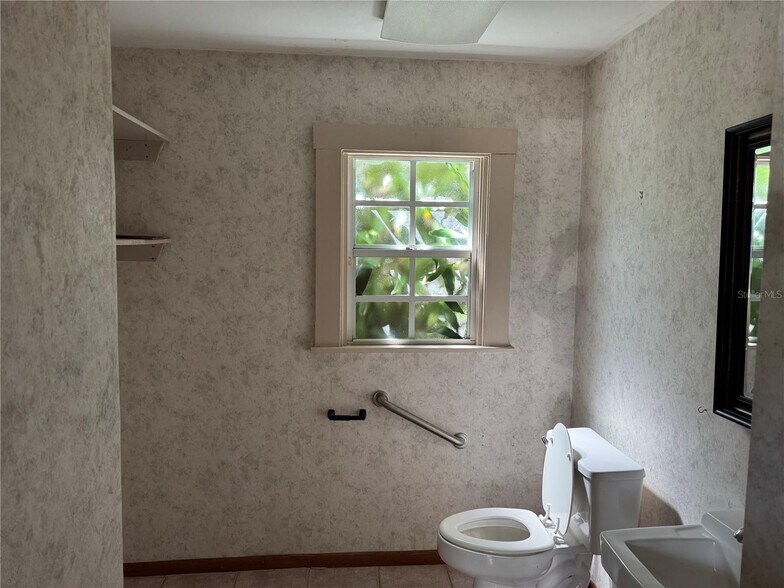 More Photos Of 225 N Scenic Hwy, Frostproof Office For Sale