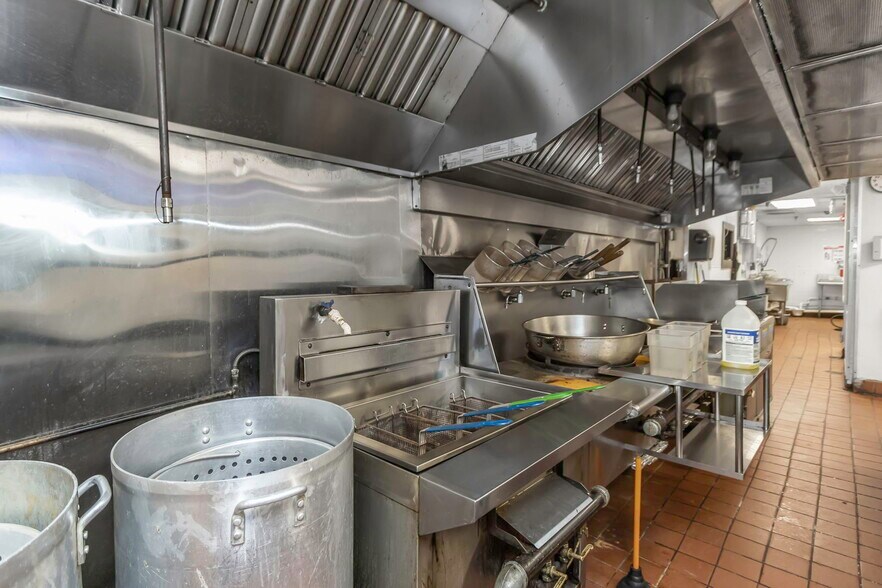 More Photos Of 2901 Tyrone Blvd, Saint Petersburg Restaurant For Sale