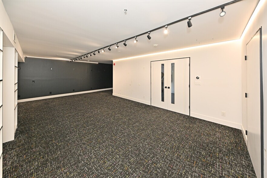 More Photos Of 1 S Liberty Dr, Stony Point Storefront For Sale