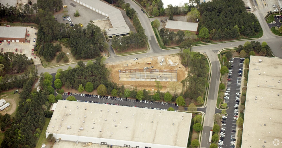 More Photos Of 10410 Globe Rd, Morrisville Showroom For Lease