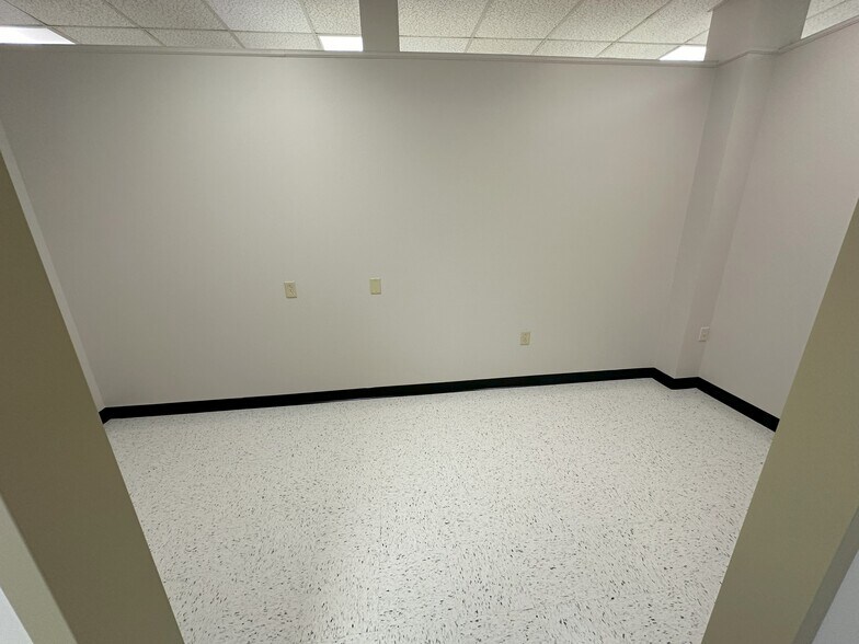 More Photos Of 1341 N Highland Ave, Jackson Office For Sale