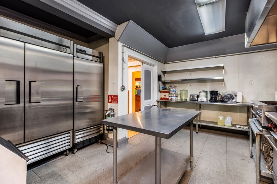More Photos Of 632 W Stocker St, Glendale Religious Facility For Sale
