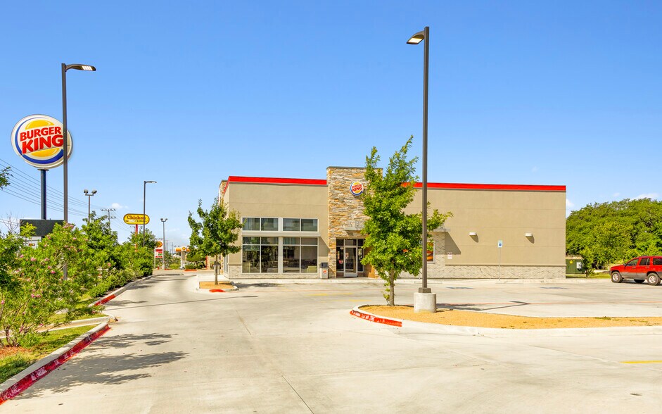 More Photos Of 1450 S Water St, Burnet Fast Food For Lease