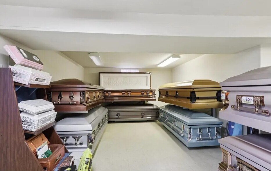 More Photos Of 700 S White Horse Pike, Audubon Specialty For Sale