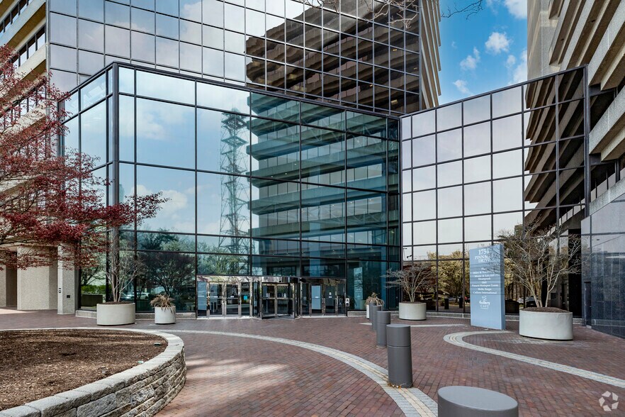 More Photos Of 1751 Pinnacle Dr, McLean Office For Lease