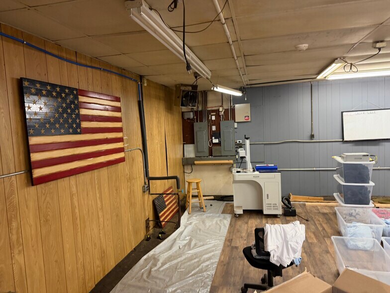 More Photos Of 7651 Seneca St, East Aurora Flex For Lease