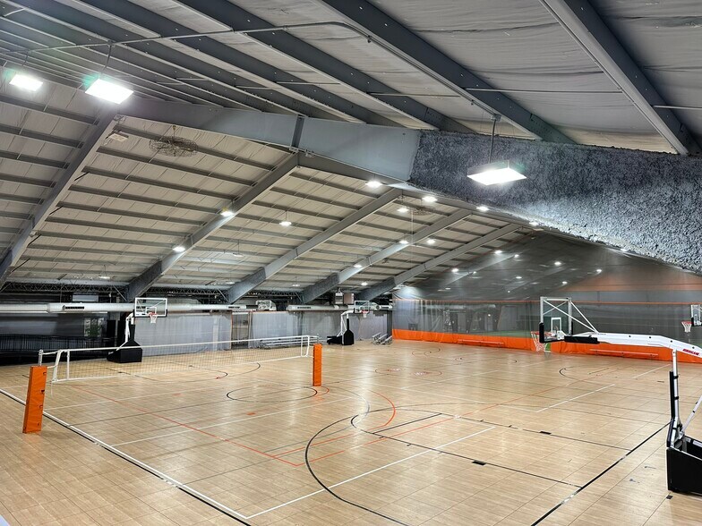 More Photos Of 1301 E 47th St, Chicago Health Club For Lease