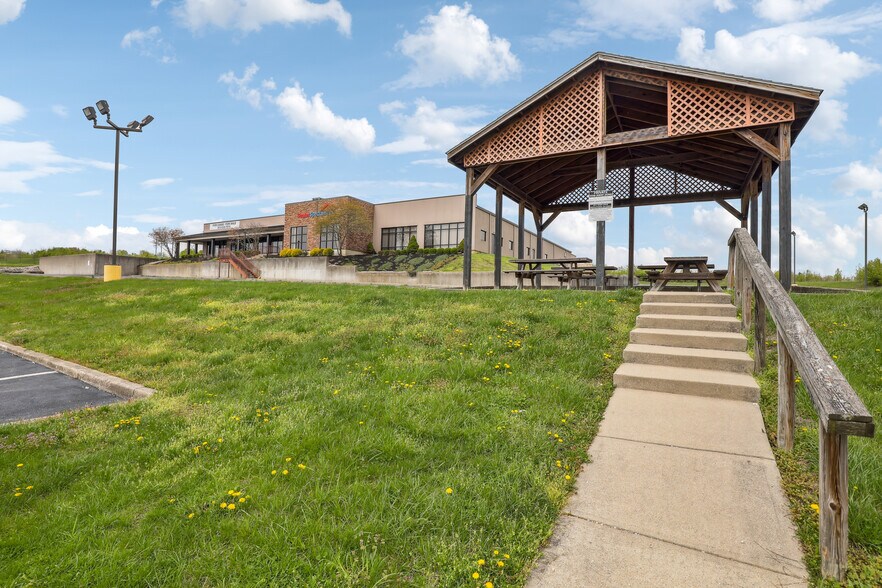 More Photos Of 60 Overbrook Dr, Monroe Flex For Sale