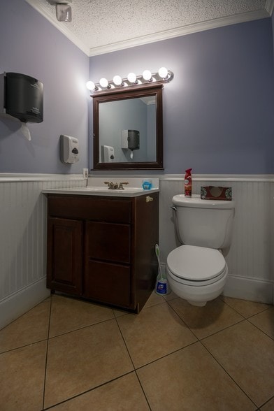 More Photos Of 2600 SW 3rd Ave, Fort Lauderdale Light Distribution For Sale