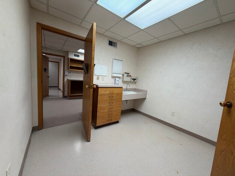 More Photos Of 620 N Alpha St, Grand Island Medical For Sale