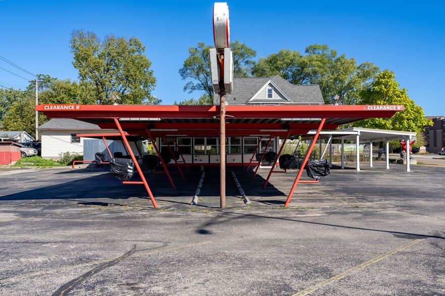 More Photos Of 514 S Water St, Sparta Fast Food For Sale