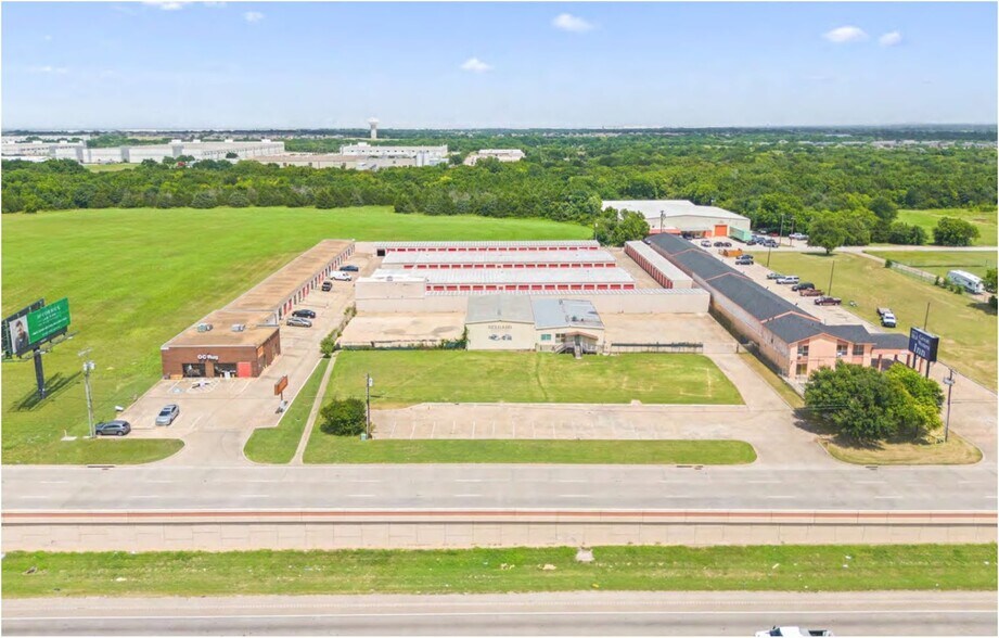 More Photos Of 1920 N Interstate 35 E, Lancaster Self Storage For Lease
