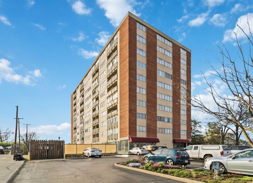 More Photos Of 2121 Nicholasville Rd, Lexington Apartments For Sale