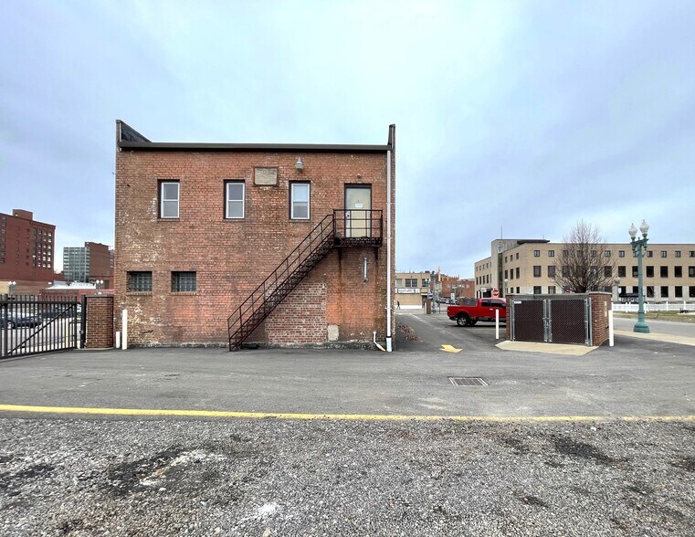 More Photos Of 530 Walnut Ave NE, Canton Storefront Retail Office For Sale