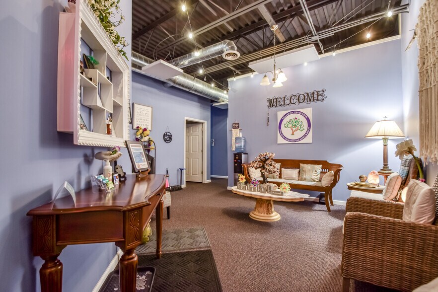 More Photos Of 1366 E 346th St, Eastlake Restaurant For Sale
