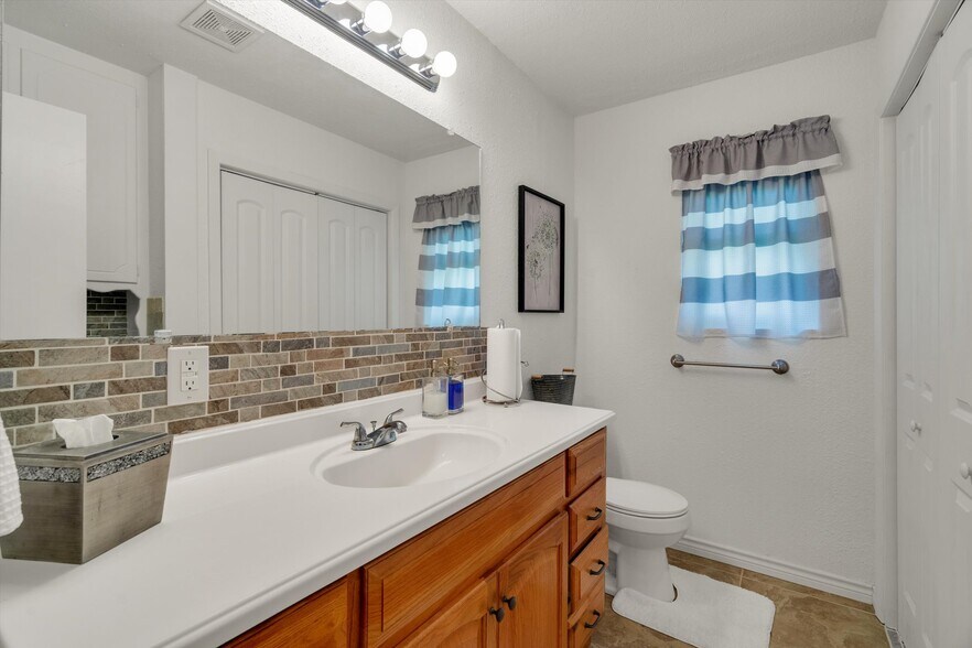More Photos Of 5236 US-67 Hwy, Alvarado Freestanding For Sale