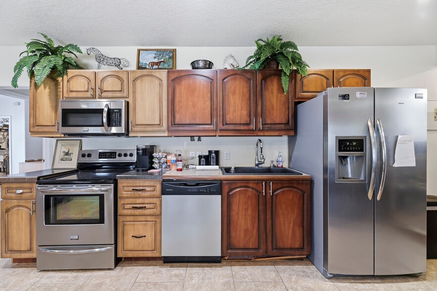 More Photos Of 3526 Ellis Ln, Mims Freestanding For Sale
