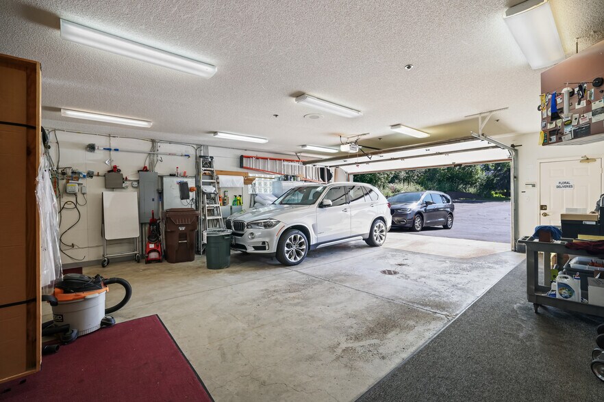 More Photos Of 16394 Glory Ln, Eden Prairie Funeral Home For Sale