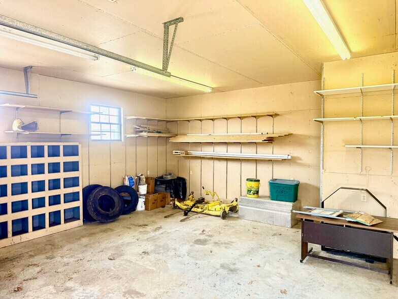 More Photos Of 806 Progress dr, Farmington Industrial For Lease